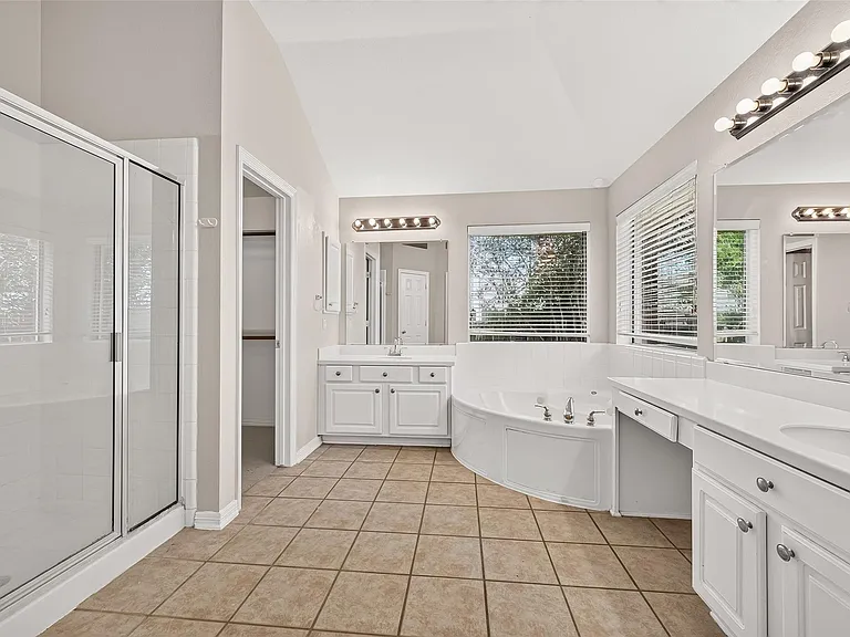 2726 Martinec Dr — Photo 20