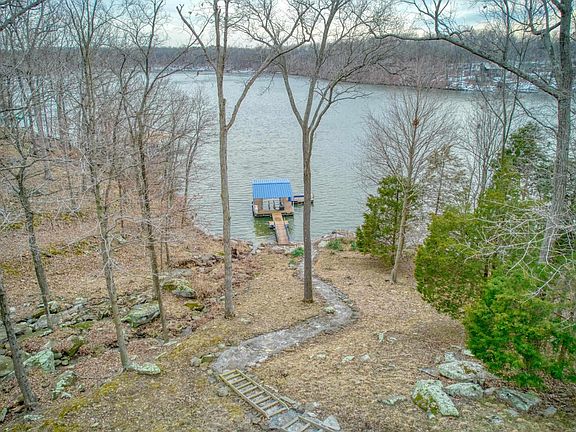 2nd image of 1190 Lakeview Dr