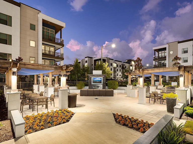 SUR Southside Quarter apartments community photo
