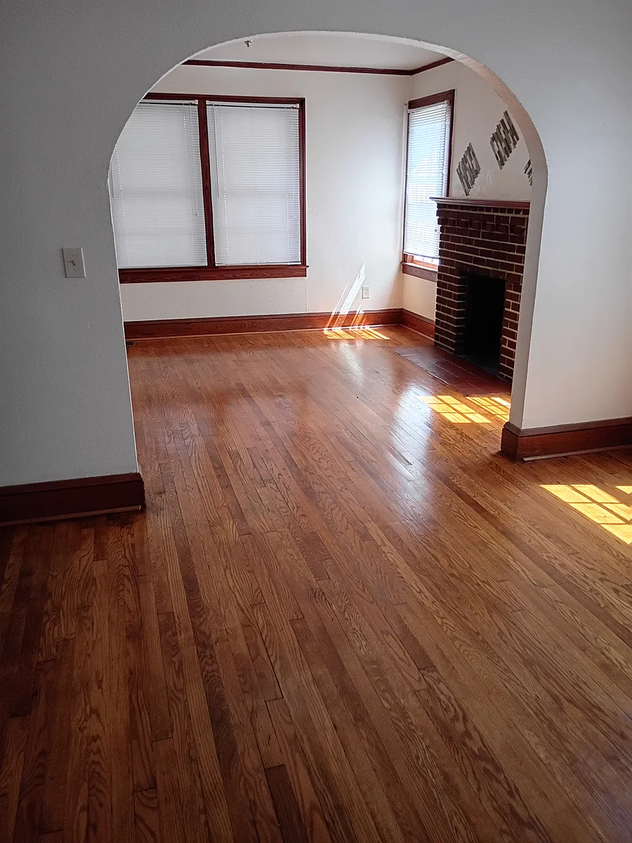 Building Photo - 230 E 46th St