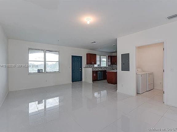 5th image of 2575 SW 64th Ave #8
