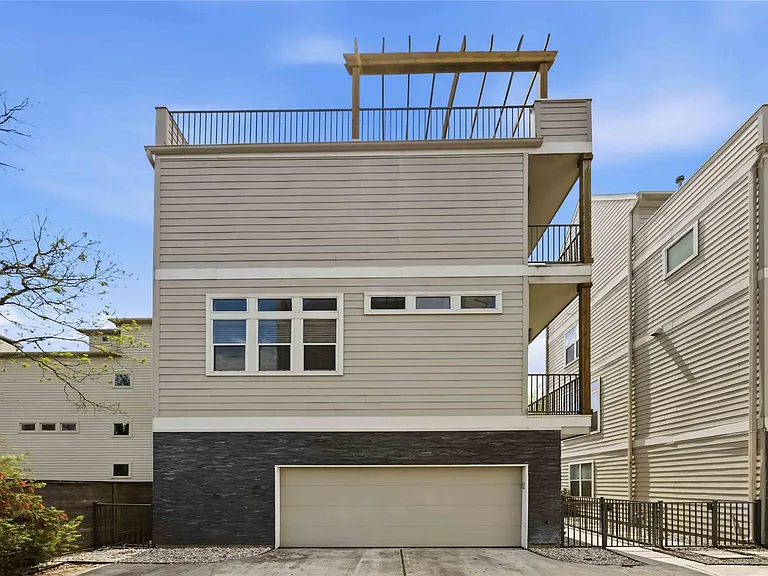708 Schwartz St — Photo 2