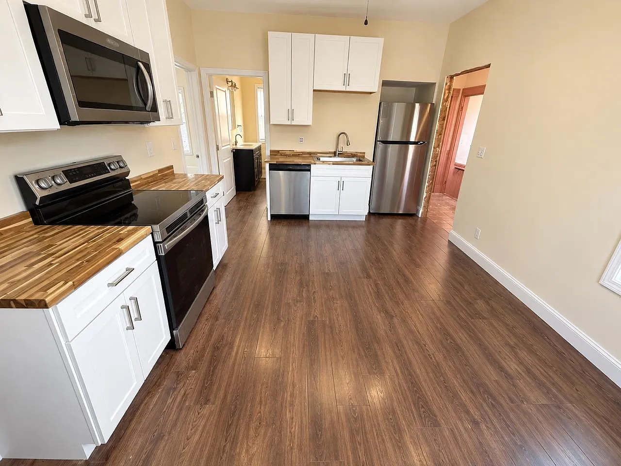 3 bed, 1.0 bath, 1420 sqft, $2,850 — Photo 4