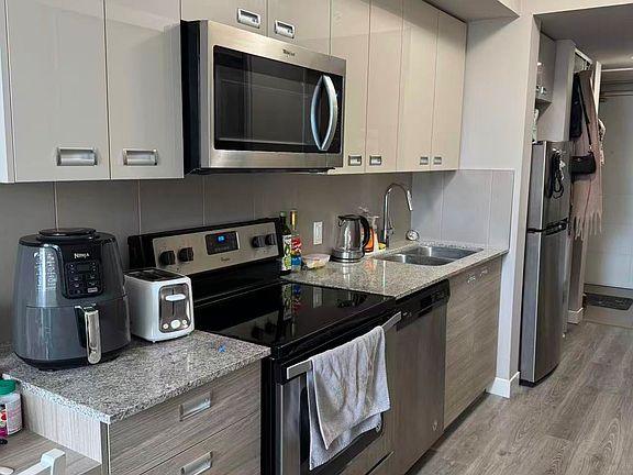 4th image of 308 Lester St #225