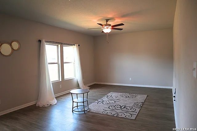 4 bed, 2.5 bath, 2296 sqft, $1,800 — Photo 4
