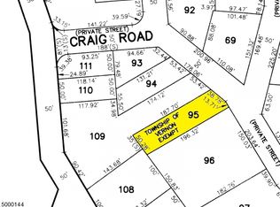 11 Pine St, Vernon, NJ 07462