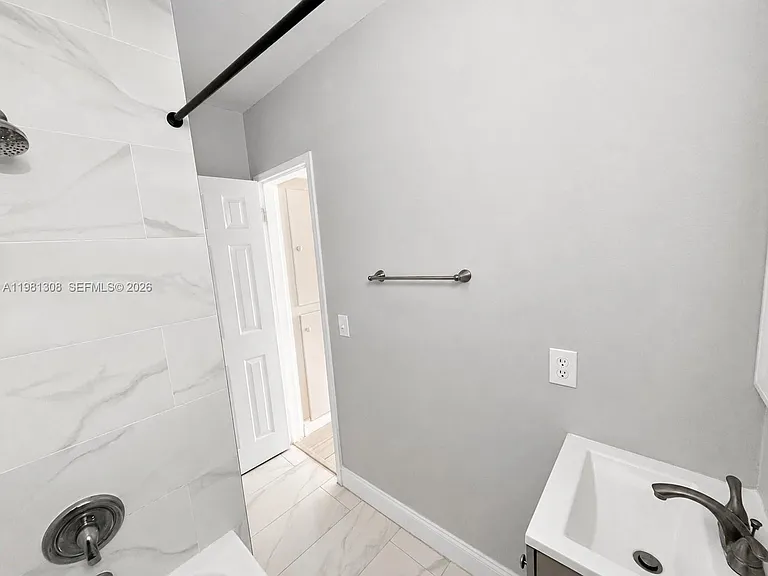 500 13th St #9 — Photo 12