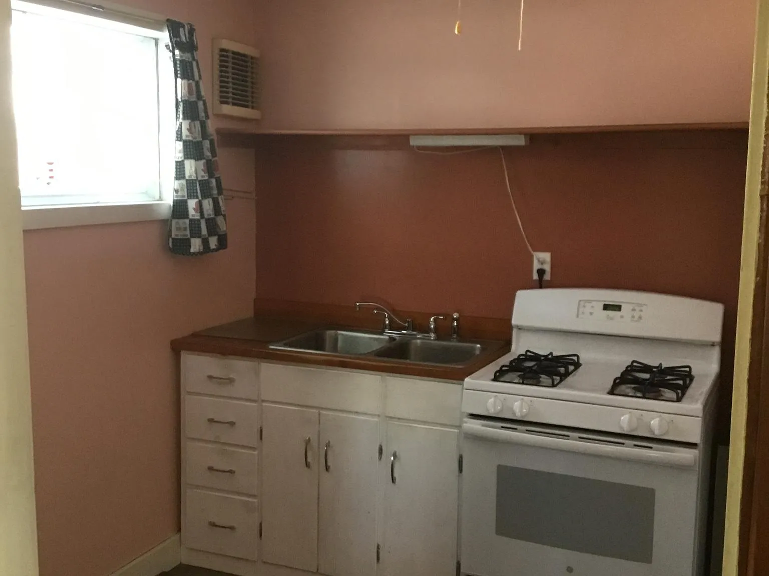 3 bed, 1342 sqft, $1,750 — Photo 3