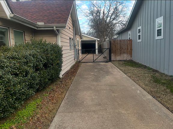 3rd image of 3229 Lubbock Ave