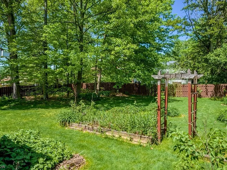 7124 Hollyhock Ln — Photo 23