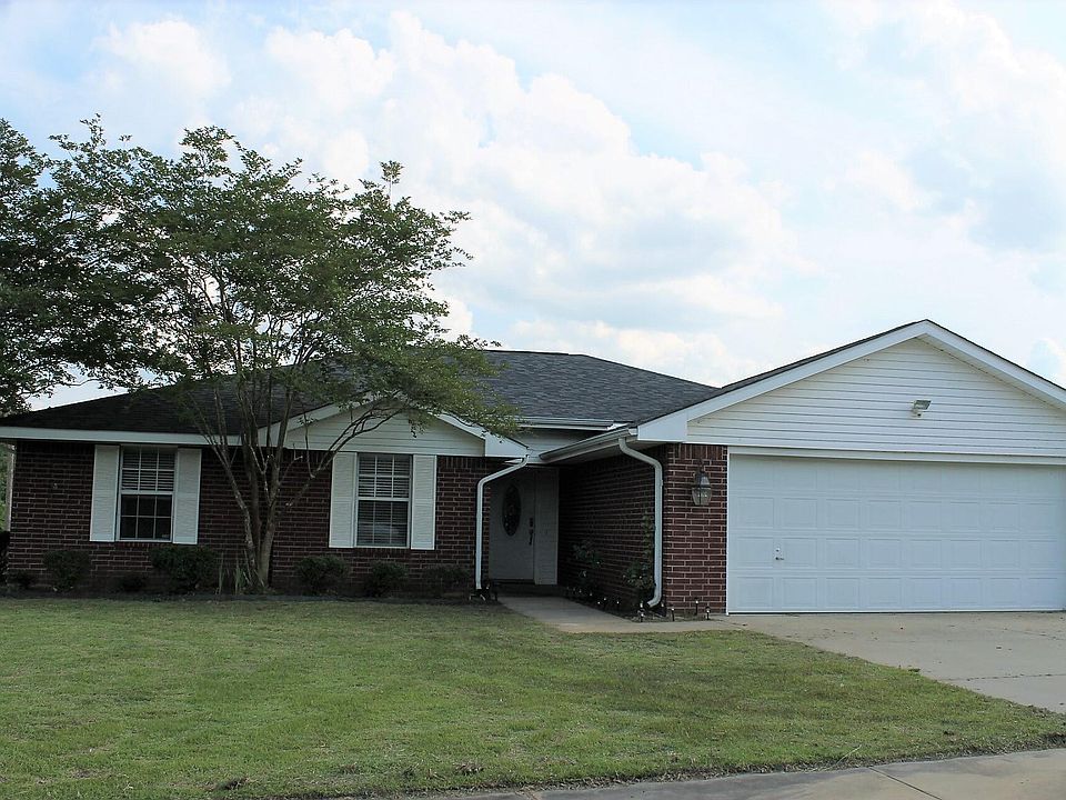 2nd image of 2211 Hickory Dr