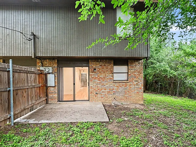 2101 Mistletoe Ave — Photo 24
