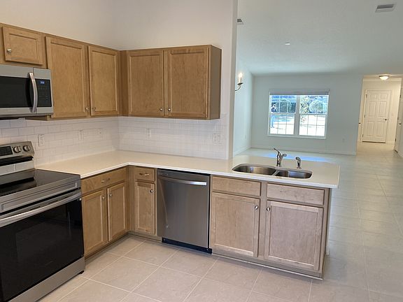 4th image of 42 Red Mill Dr Unit A