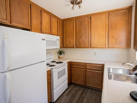 5th image of 4051 Iowa St APT 4