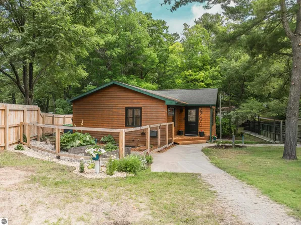 2790 Hobbs Hwy S, Traverse City, MI 49696