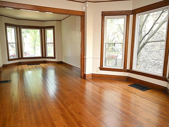 Dining room/living room.