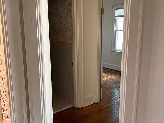 5th image of 427 Kentucky Ct