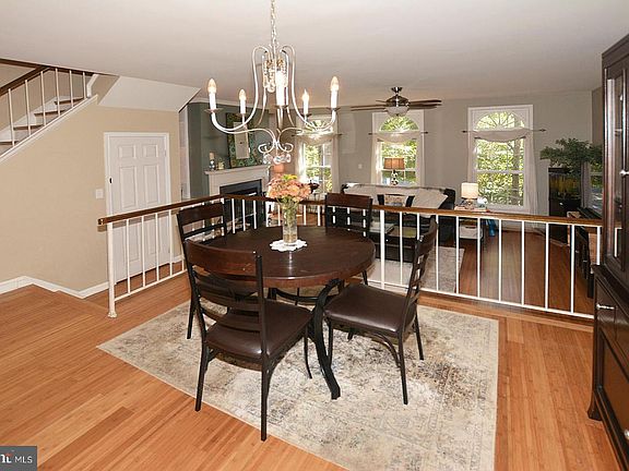 5th image of 7515 Amesbury Ct