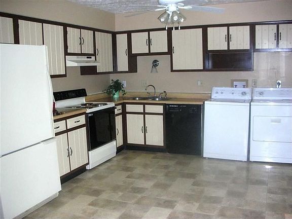3rd image of 1129 Comanche Dr