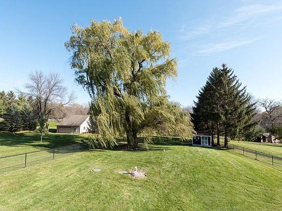 2nd image of 9187 Edgebrook Dr