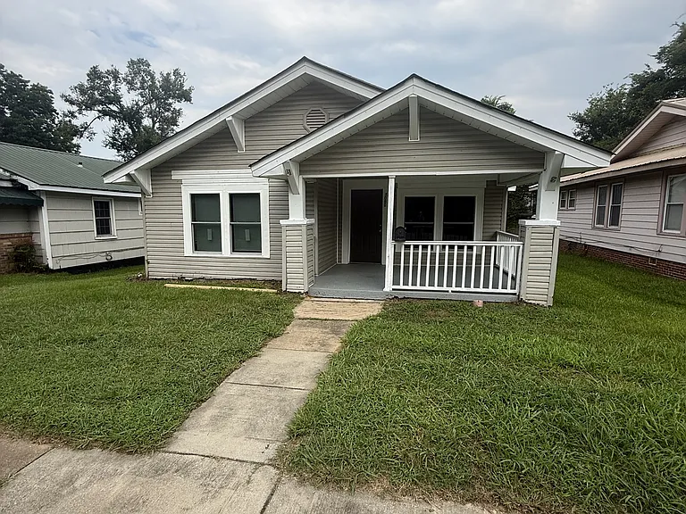 1050 Jackson Blvd — Photo 2