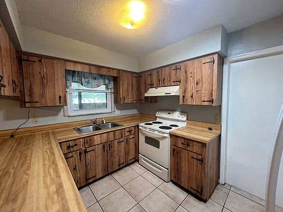5th image of 2904 Sabal Palm Dr