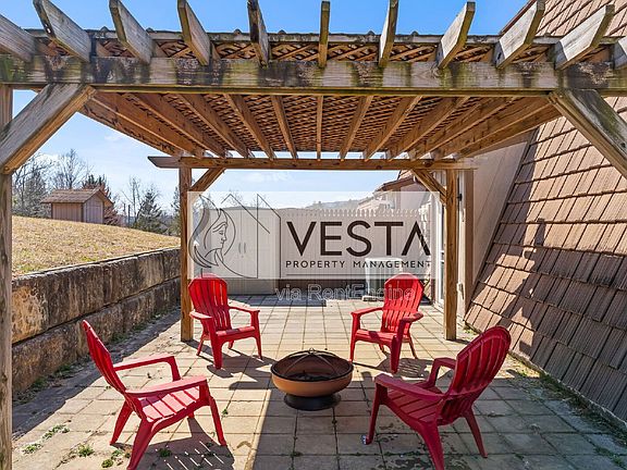 2nd image of 588 Ray Hill Rd #D