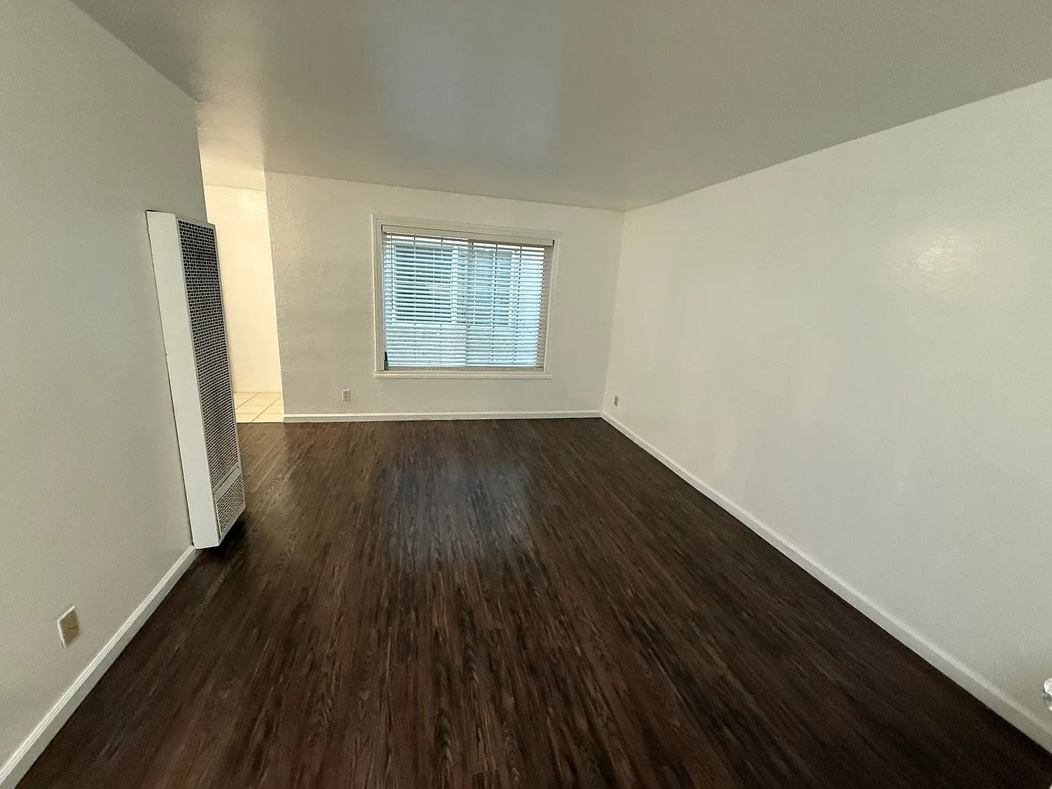 2 bed, 950 sqft, $3,300 — Photo 2