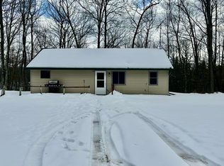 W9721 Wellsprings Ct, Crivitz, WI 54114