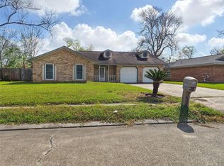 103 Ironwood St, Lake Jackson, TX 77566