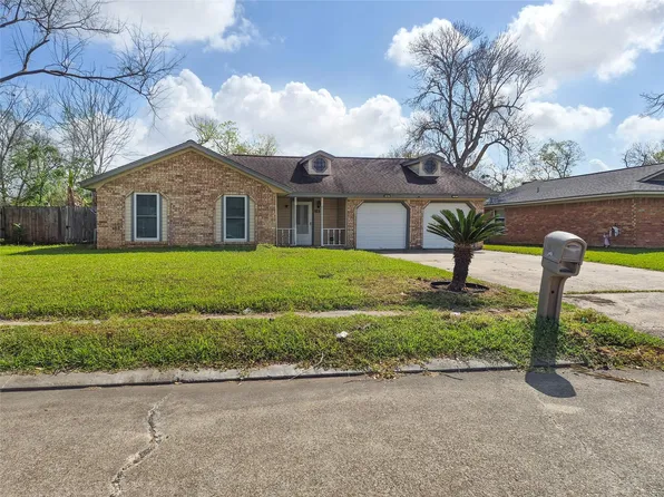 103 Ironwood St, Lake Jackson, TX 77566