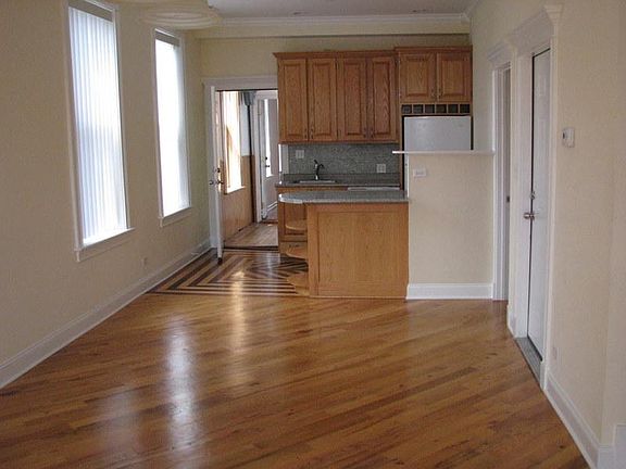 2nd image of 1242 N Bosworth Ave APT 3F