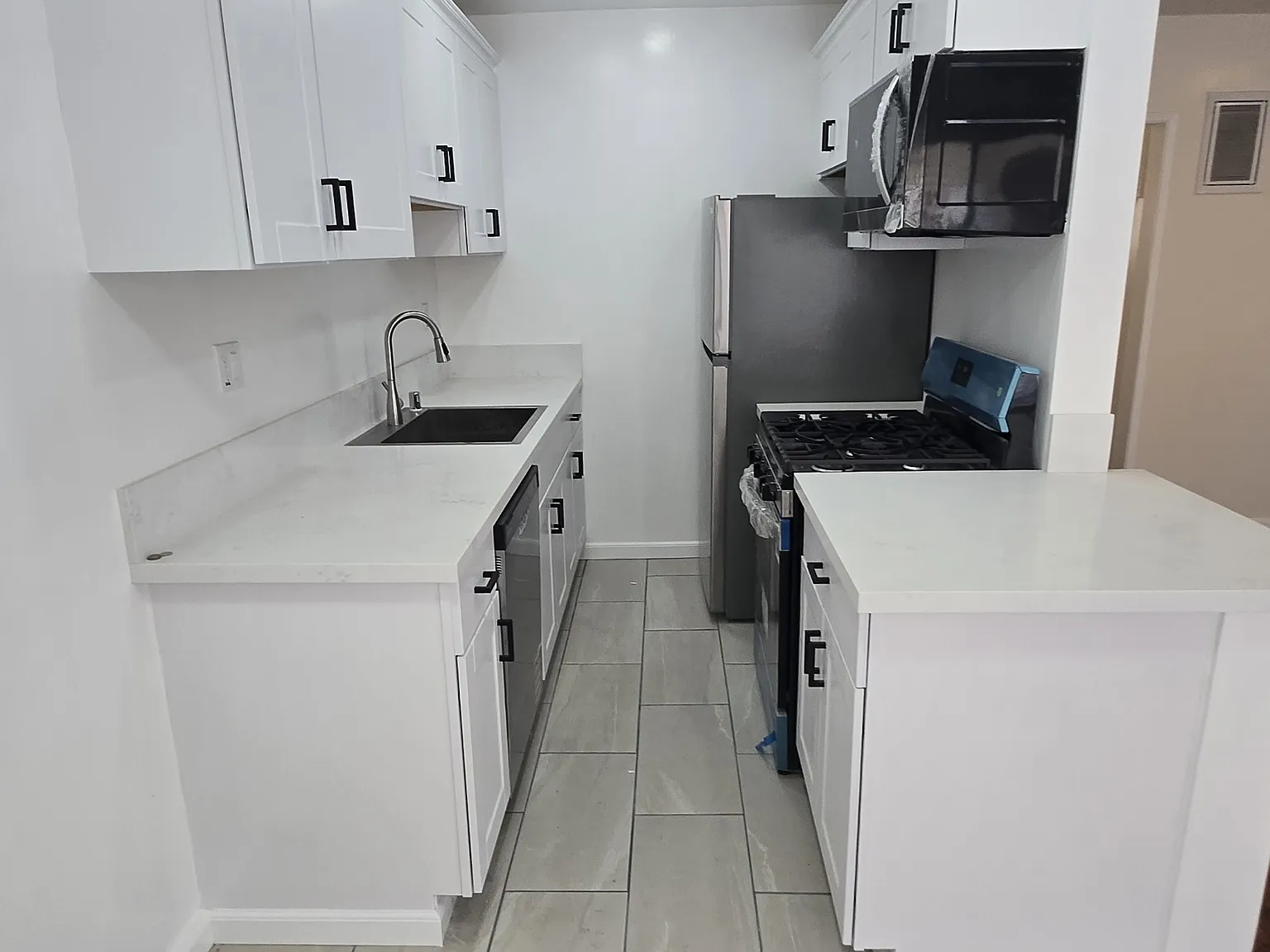 2 bed, 900 sqft, $2,395 — Photo 3