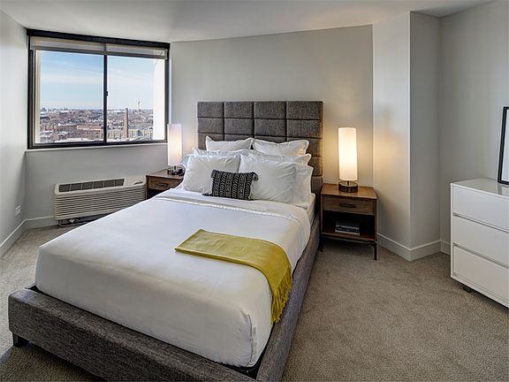 3rd image of 2625 N Clark St APT 1201R