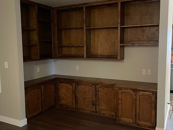 4th image of 965 Montgomery St