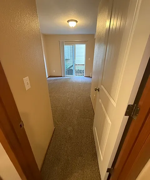 4 SW Boundary St #3 — Photo 7