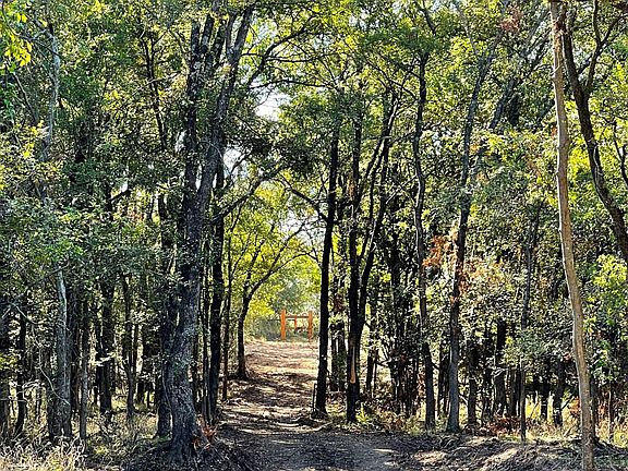 5th image of 800 Vest Ln