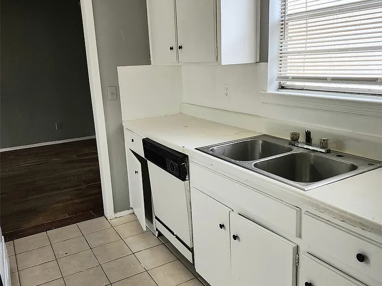 6105 Jennifer Ln — Photo 8