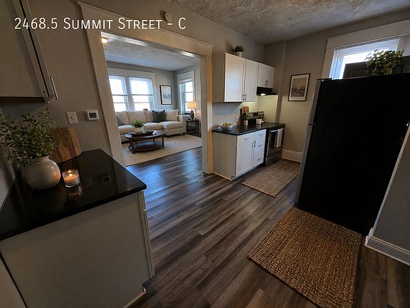 3rd image of 2468.5 Summit St #C