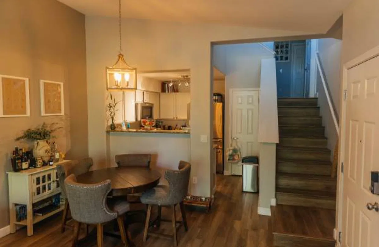2 bed, 1076 sqft, $3,800 — Photo 3