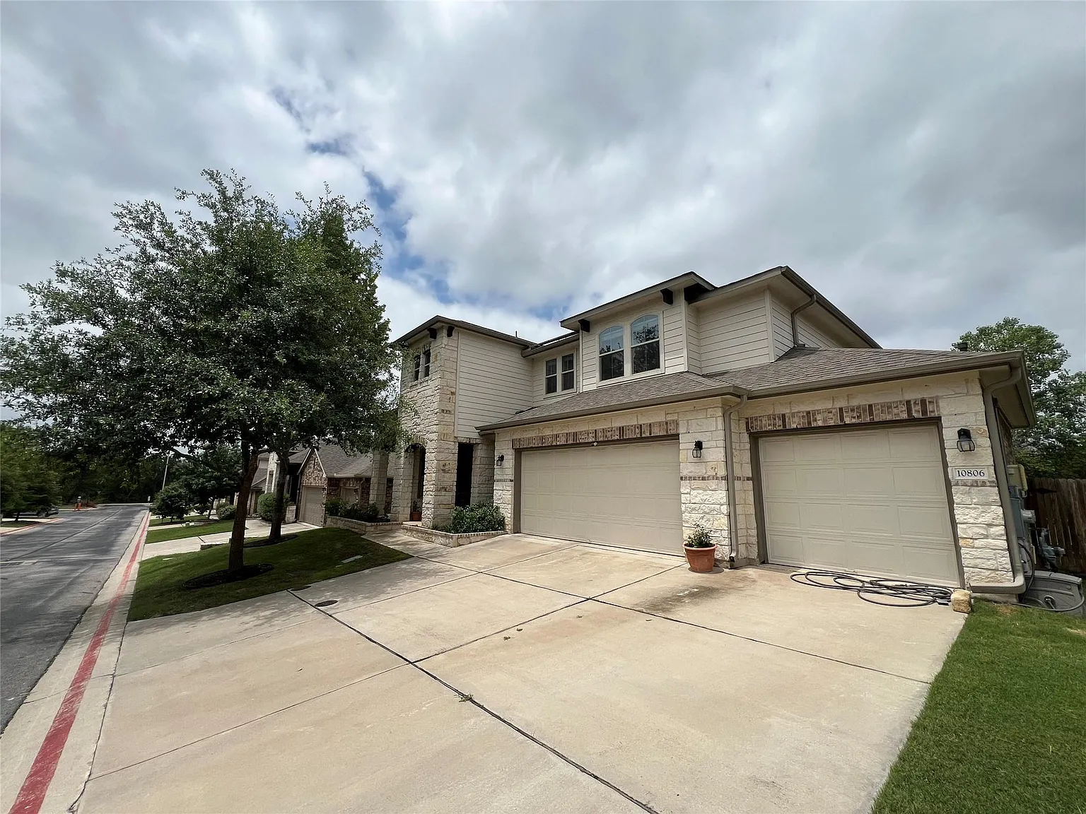 4 bed, 3.5 bath, 3163 sqft, $2,950 — Photo 2