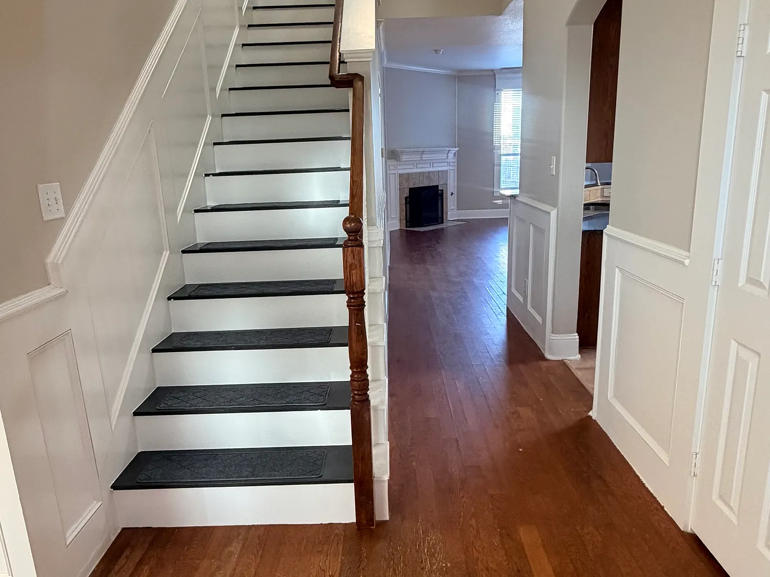 4 bed, 2.5 bath, 2447 sqft, $2,895 — Photo 3