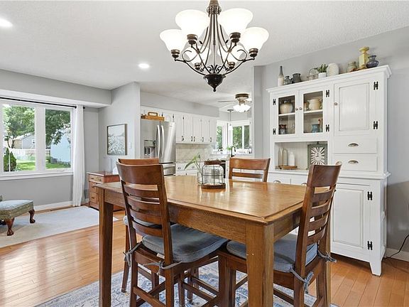 4th image of 106 SE Williamsburg Dr