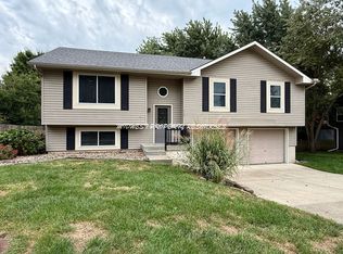 719 S Park Dr, Raymore, MO 64083