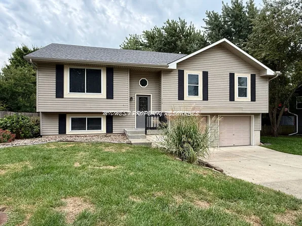 719 S Park Dr, Raymore, MO 64083
