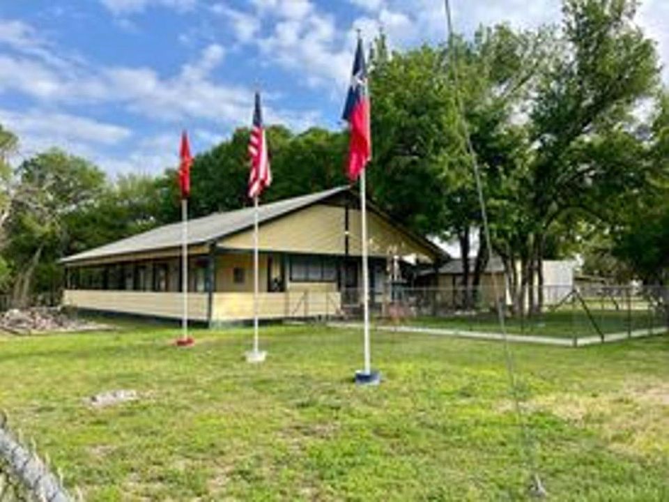 1st image of 818 Jackson Drive