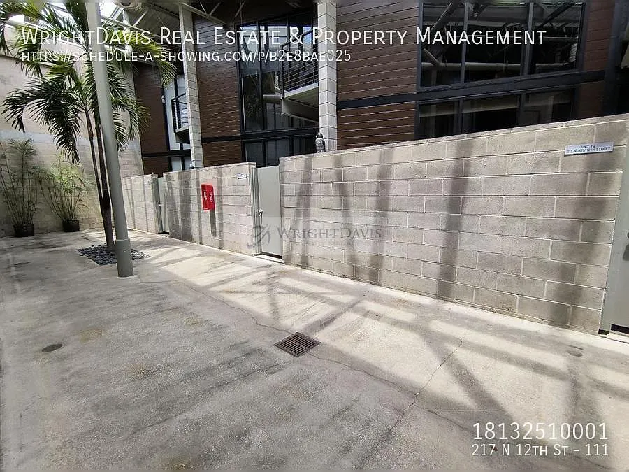 Stunning Channelside Lofts 1/1 — Photo 2