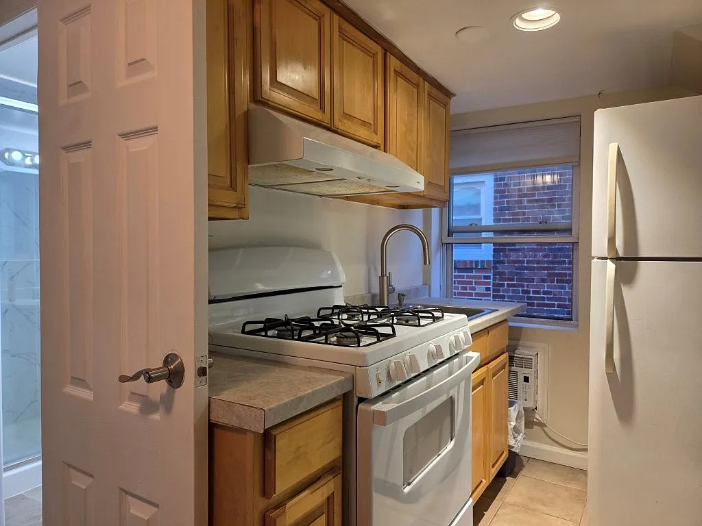 1 bed, 900 sqft, $1,950 — Photo 3