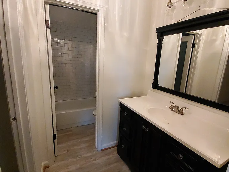 2027 Parkside Ct — Photo 4