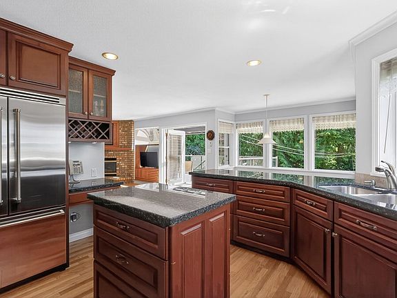 4th image of 2304 Kugler Ave